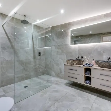 2 Bed In Richmond Oc-95005