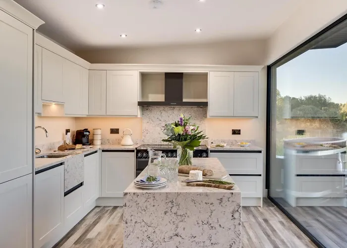 2 Bed In Richmond Oc-95005