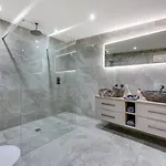 2 Bed In Richmond Oc-95005