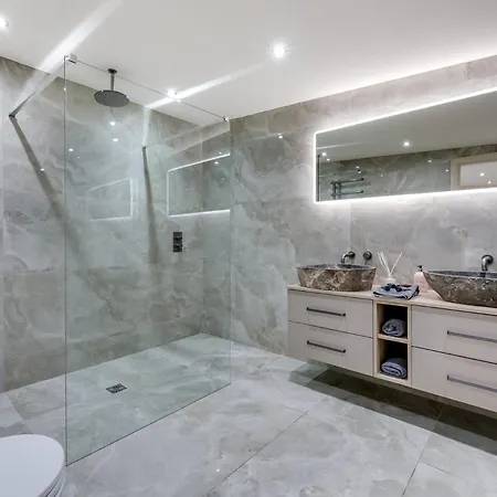 2 Bed In Richmond Oc-95005