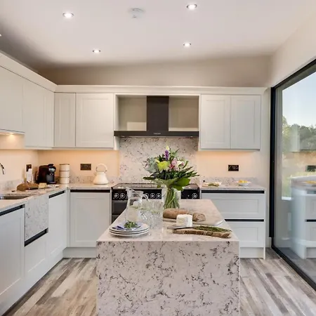 2 Bed In Richmond Oc-95005